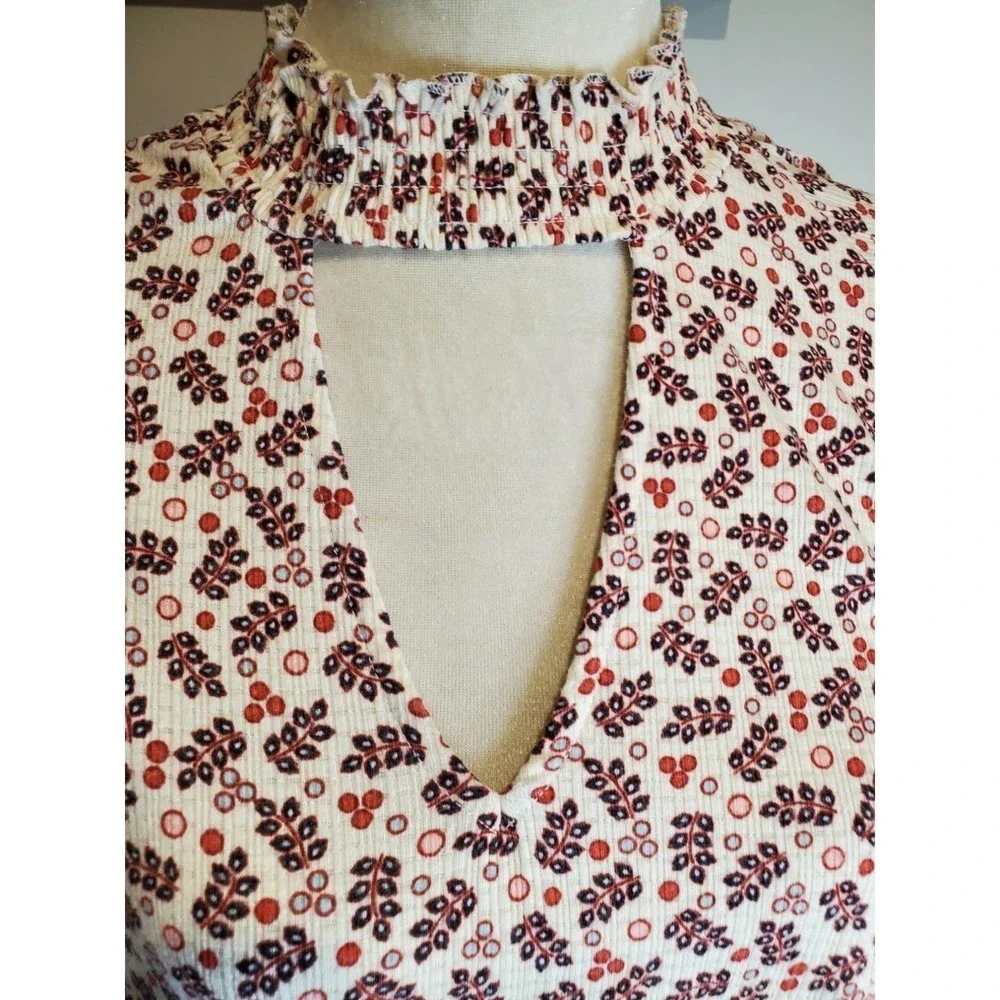 Torrid Keyhole stretch Top‎ size 3 /3X - Picture 2 of 7